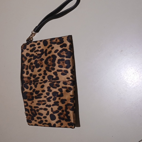 J. Crew Leopard Pattern Flats Size 8.5 with bonus leopard-print wristlet - Picture 11 of 12